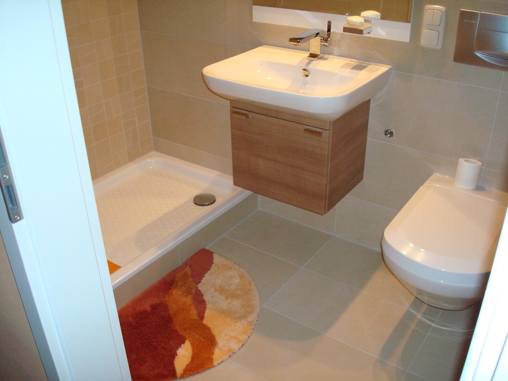 Bad mit Badewanne und WC